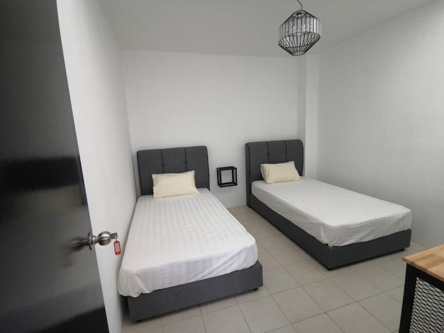 Modern , Spacious Gambang Ump 18 Guest House Ngoại thất bức ảnh