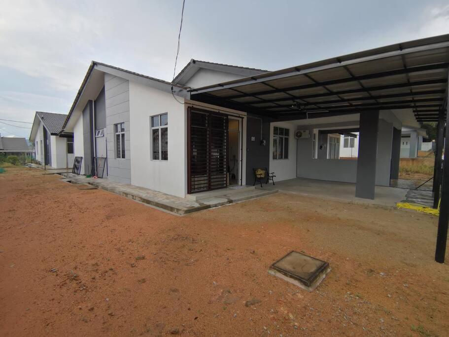 Modern , Spacious Gambang Ump 18 Guest House Ngoại thất bức ảnh